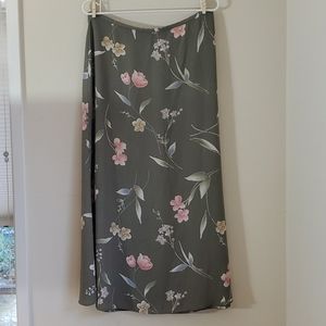 Kathie Lee Dusty Green Floral Skirt size 16